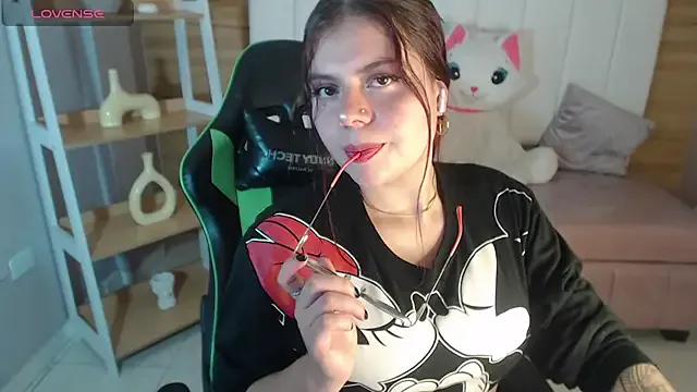 draviana_a_ from StripChat is Freechat