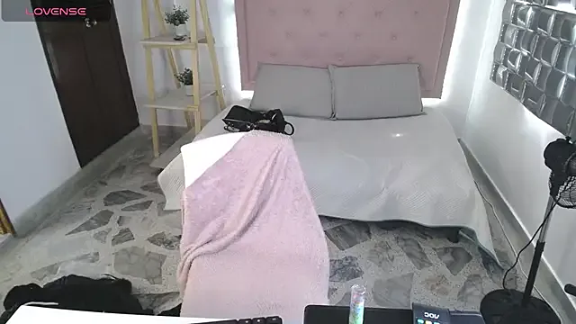 Dulce__Lovee from StripChat is Freechat