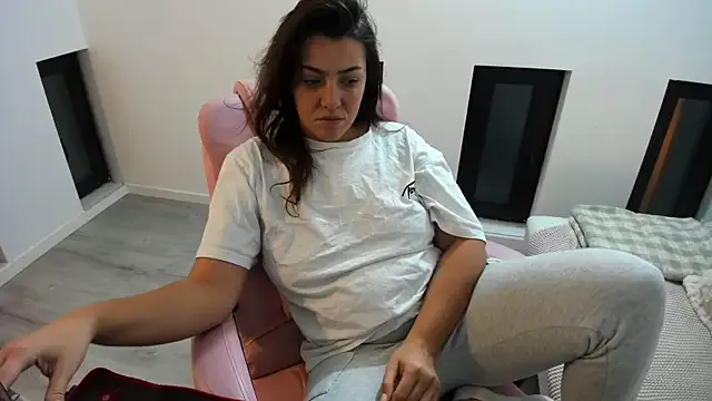 Girls: try live performances with matured performers, from dancing to quirks, in a variety of beautiful sex cams.