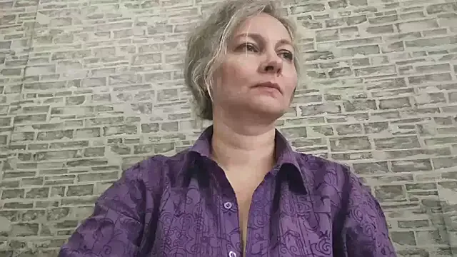 EdithManning from StripChat is Freechat