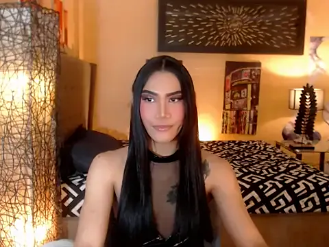 ElegantKellyUncutTS from StripChat is Freechat