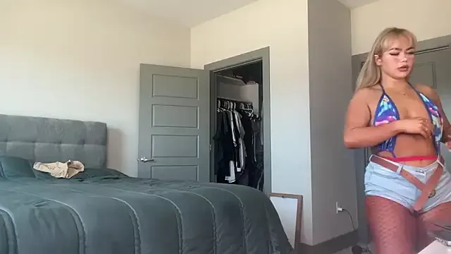 Girls: try live performances with matured performers, from dancing to quirks, in a variety of beautiful sex cams.