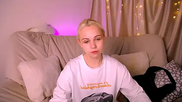 ElenaMonroe from StripChat is Freechat