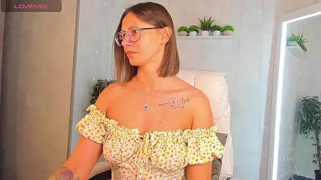 Elina_Gravess from StripChat is Freechat