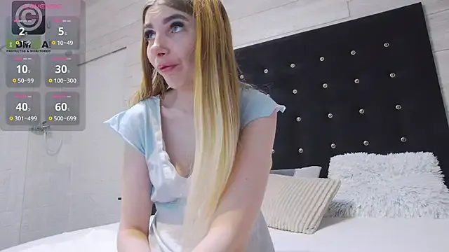 Ella_Lizzie from StripChat is Freechat