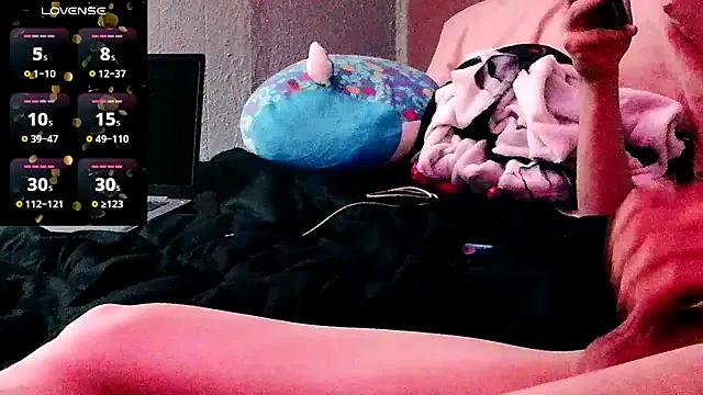 EllaMira44 from StripChat is Freechat