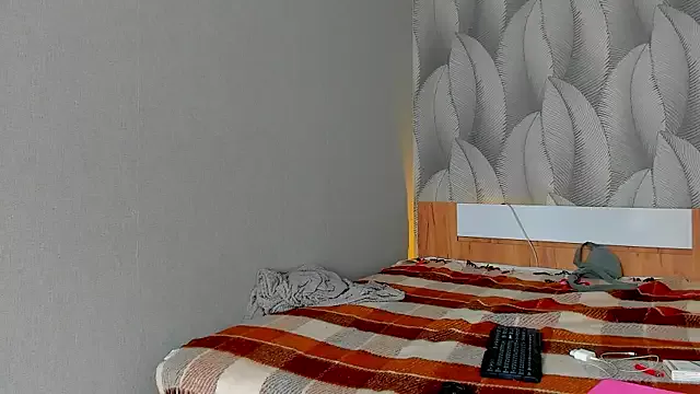 EllaSky_xoxo from StripChat