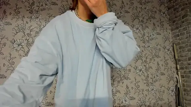 EllaSky_xoxo from StripChat