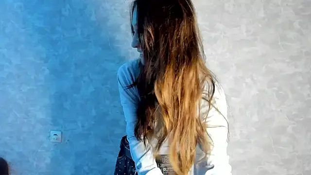 EllaSky_xoxo from StripChat