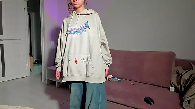 EllaSky_xoxo from StripChat