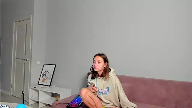 EllaSky_xoxo from StripChat