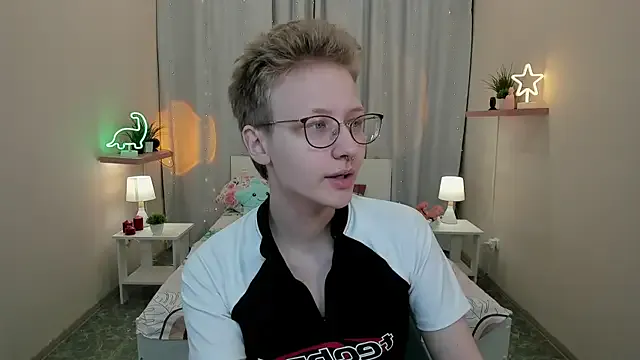 EllaSloan from StripChat is Freechat