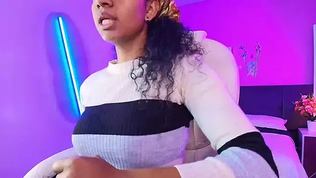 Ellie_Alves from StripChat