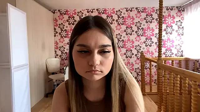 ellieluvureyes from StripChat is Freechat