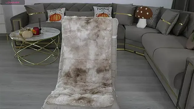 Ellyxxxelly from StripChat is Freechat