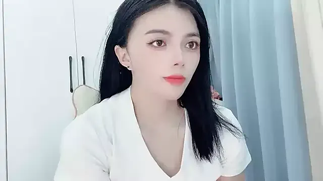 Eloise131499 from StripChat