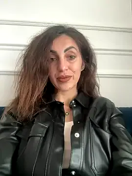 EmaSkyes from StripChat