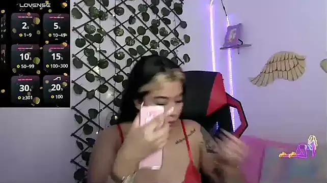 EmberEyes_999 from StripChat