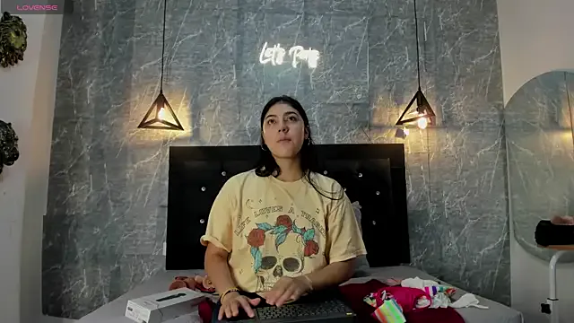 Emberhodson from StripChat