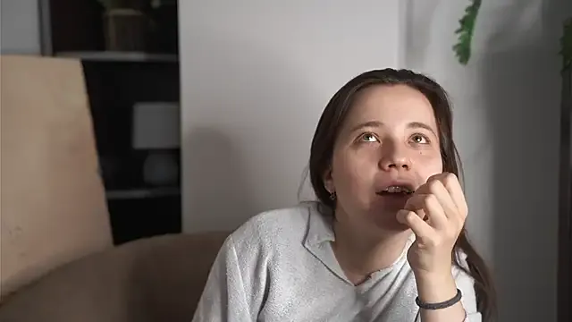 EmelineGarry from StripChat is Freechat