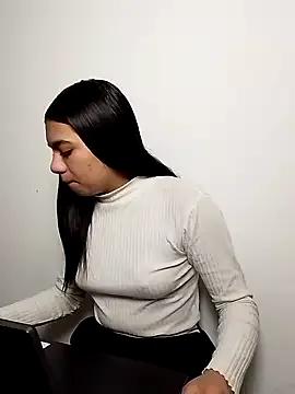 Emiily_bliss from StripChat is Freechat