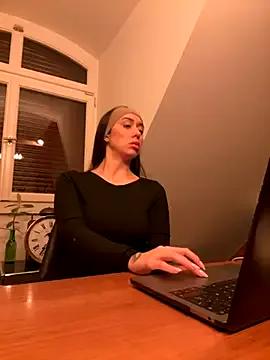 emiliasommer from StripChat is Freechat