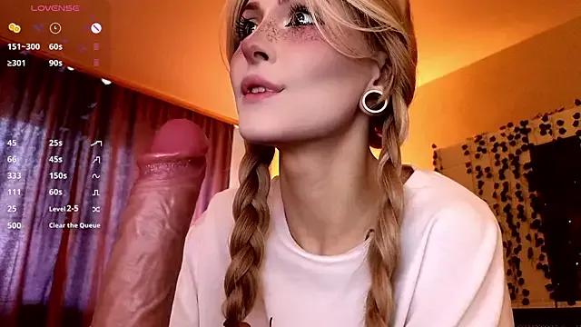 Emily__Mooree from StripChat is Freechat