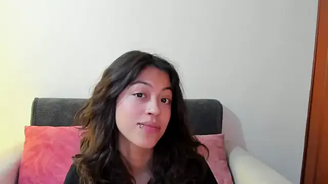 emily_jonessxx from StripChat is Freechat