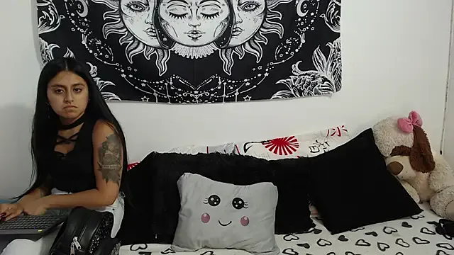 emily_n_abby from StripChat is Freechat