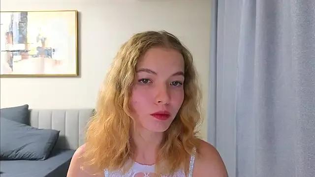 EmilyLuv from StripChat is Freechat