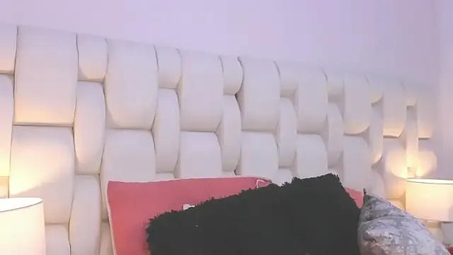 Emilyrios_ from StripChat is Freechat