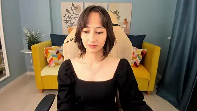 EmilySwonn from StripChat is Freechat