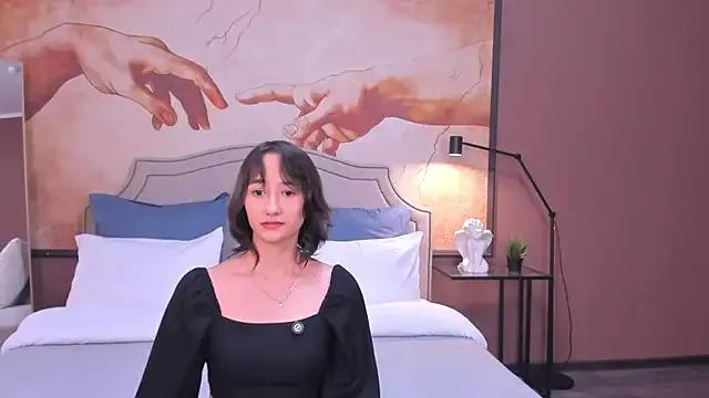 EmilySwonn from StripChat is Freechat