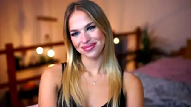 Emilyvanroessel from StripChat is Freechat