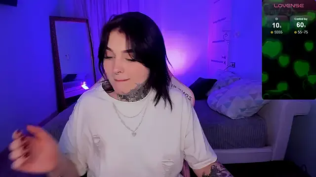 EmilyWoods_ from StripChat is Freechat