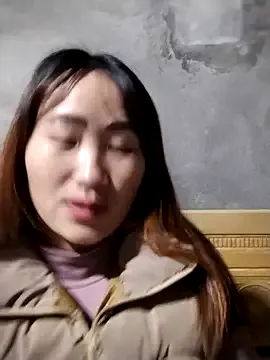 emini-xx from StripChat is Freechat