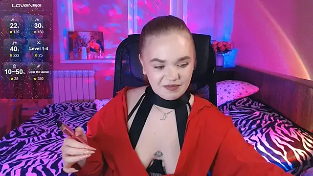 EmiRisse from StripChat is Freechat