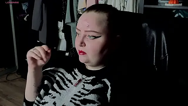 EMMA__CONNOR from StripChat is Freechat