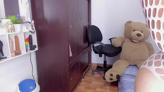 Girls: try live performances with matured performers, from dancing to quirks, in a variety of beautiful sex cams.