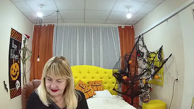 EmmaEllison from StripChat