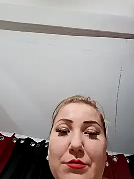 EmmaQueen4 from StripChat