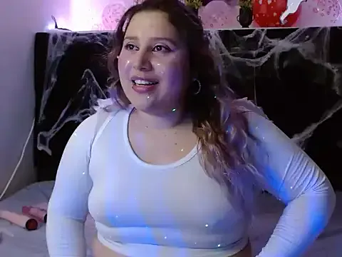 EmmaTower from StripChat is Freechat