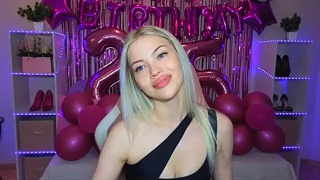 EmmyMills from StripChat