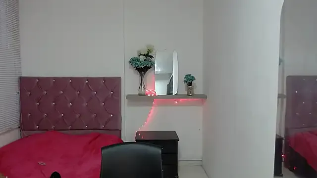 emyfuckhard from StripChat is Freechat