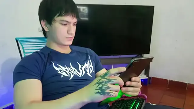ErickWalton from StripChat is Freechat