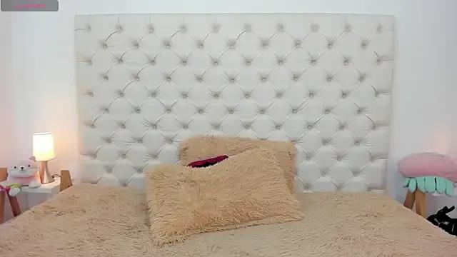 Esmeralda06 from StripChat