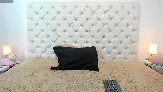 Esmeralda06 from StripChat