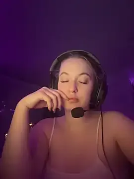 EvaHaris__ from StripChat is Freechat