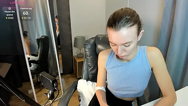 EvaToniz from StripChat is Freechat