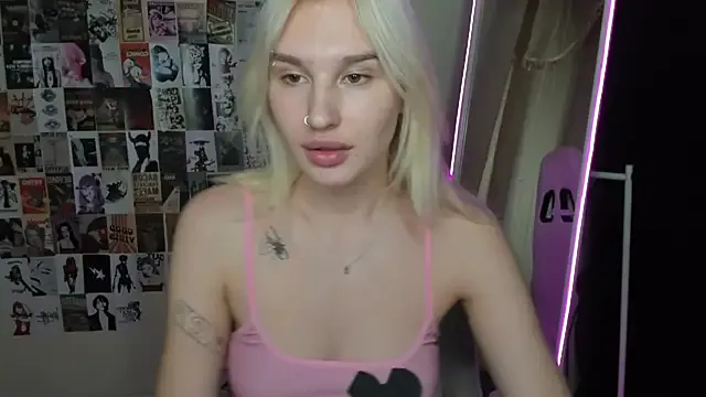 EvelinaLuu from StripChat is Freechat